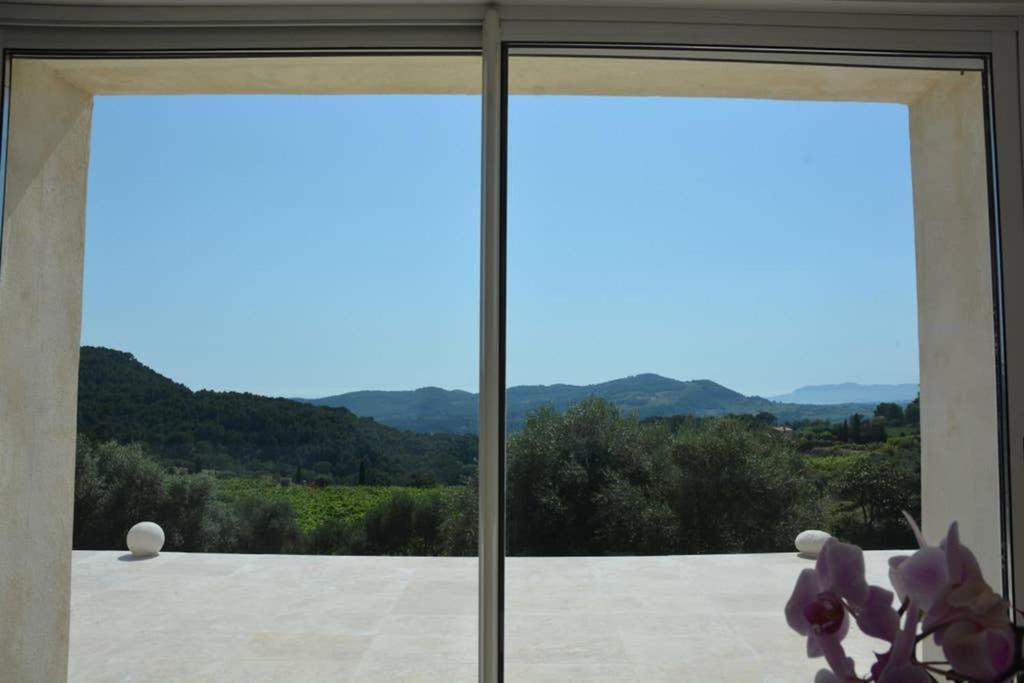 La Venturonne Appartement Neuf Rez De Jardin 45 M2 Vue Mer Et Vignes 10 Mn Des Plages Le Beausset Esterno foto