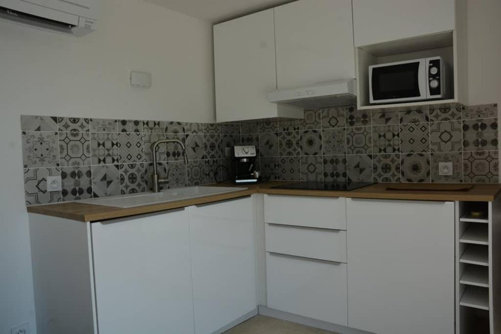 La Venturonne Appartement Neuf Rez De Jardin 45 M2 Vue Mer Et Vignes 10 Mn Des Plages Le Beausset Esterno foto