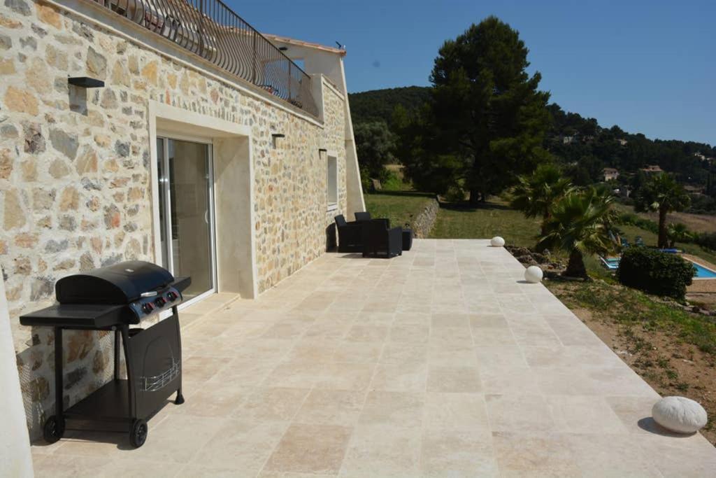 La Venturonne Appartement Neuf Rez De Jardin 45 M2 Vue Mer Et Vignes 10 Mn Des Plages Le Beausset Esterno foto