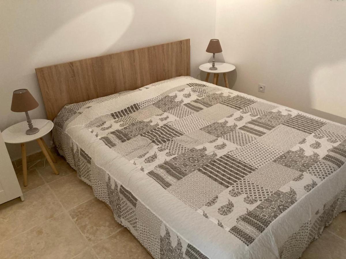 La Venturonne Appartement Neuf Rez De Jardin 45 M2 Vue Mer Et Vignes 10 Mn Des Plages Le Beausset Esterno foto