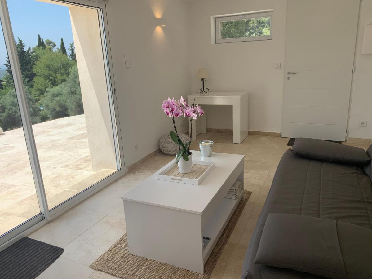 La Venturonne Appartement Neuf Rez De Jardin 45 M2 Vue Mer Et Vignes 10 Mn Des Plages Le Beausset Esterno foto
